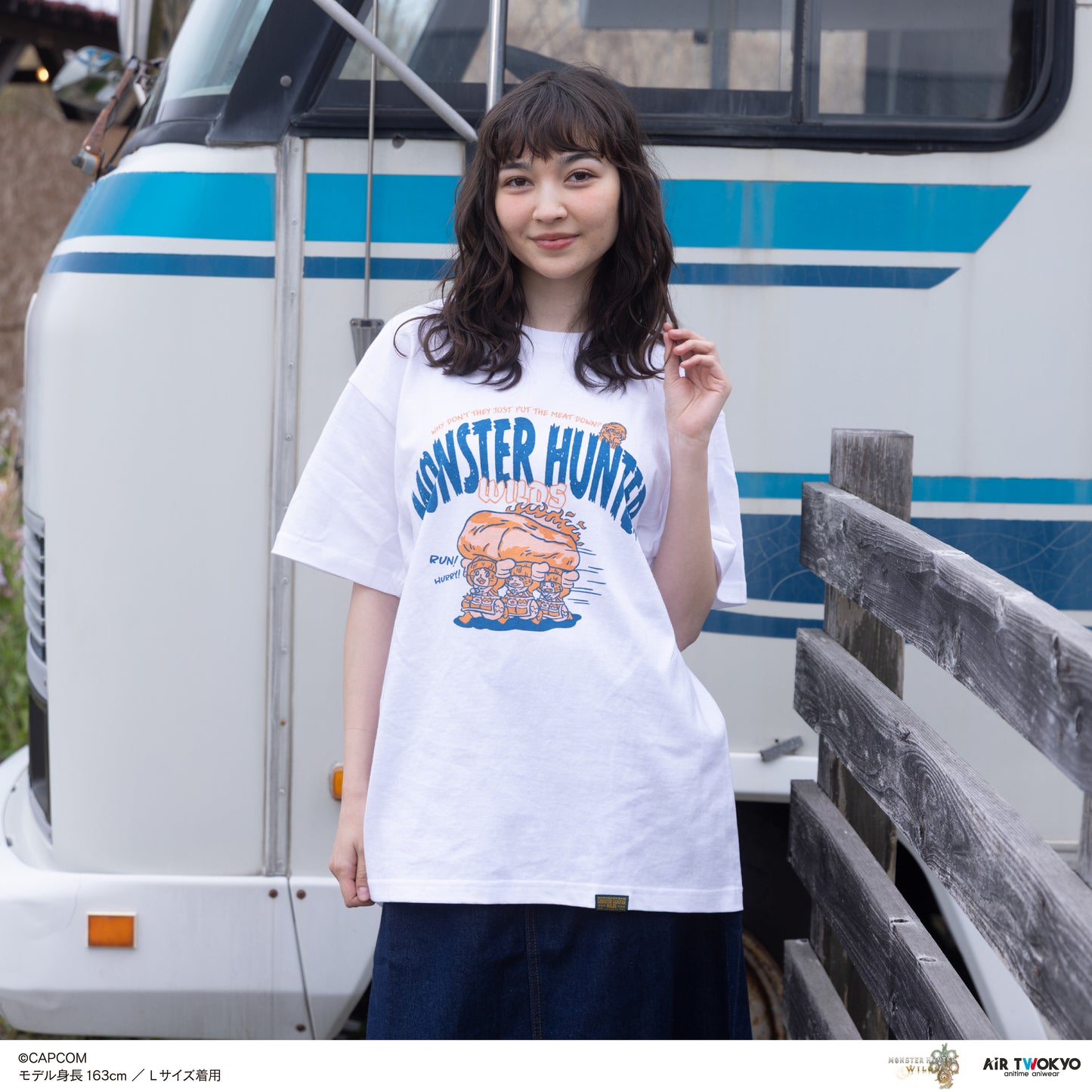 『モンスターハンターワイルズ』シーンイラストTシャツ 1（RUN!）