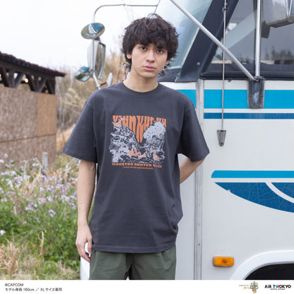 『モンスターハンターワイルズ』シーンイラストTシャツ 2（イャンクック）