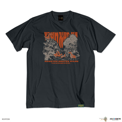 『モンスターハンターワイルズ』シーンイラストTシャツ 2（イャンクック）