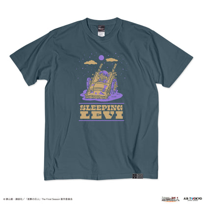 「進撃の巨人」 The Final SeasonタイポグラフィTシャツ4(スリーピングリヴァイ）