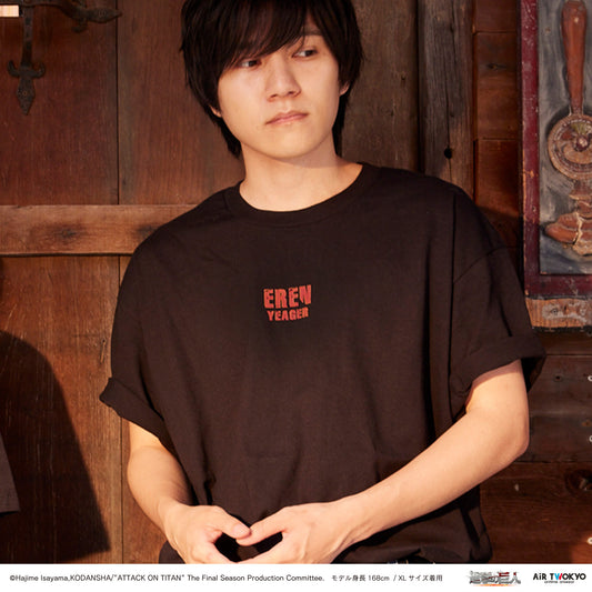 「進撃の巨人」 Season1~3コラージュグラフィックTシャツ　エレン